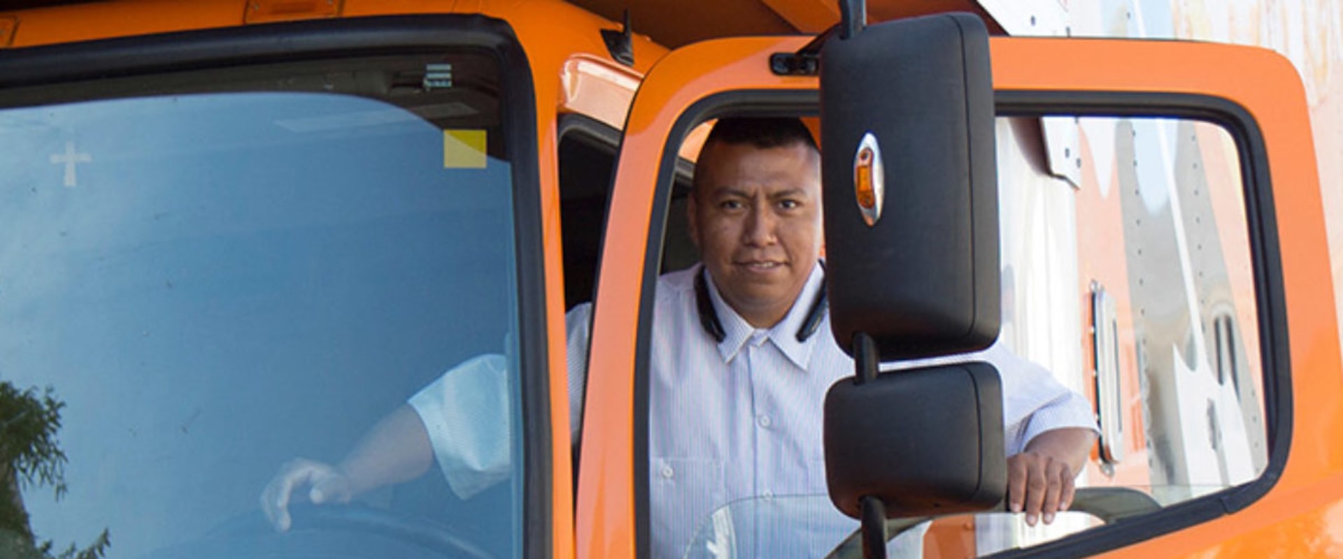 Do Movers Prefer Boxes or Bags? An Expert's Perspective